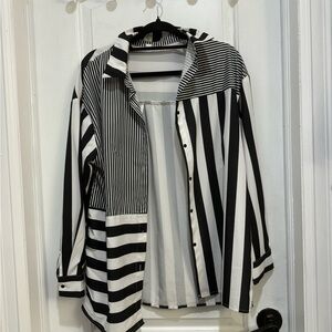 Women’s long sleeve top. Size large.